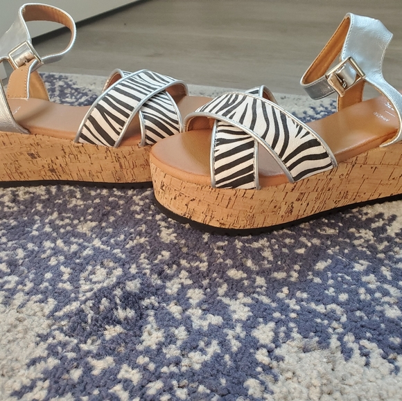 NWOT Zebra print cork sandals - Picture 3 of 7